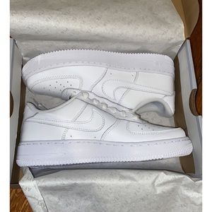 SOLD‼️ All white Nike air forces size 5Y